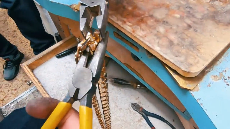 attaching end link of chain